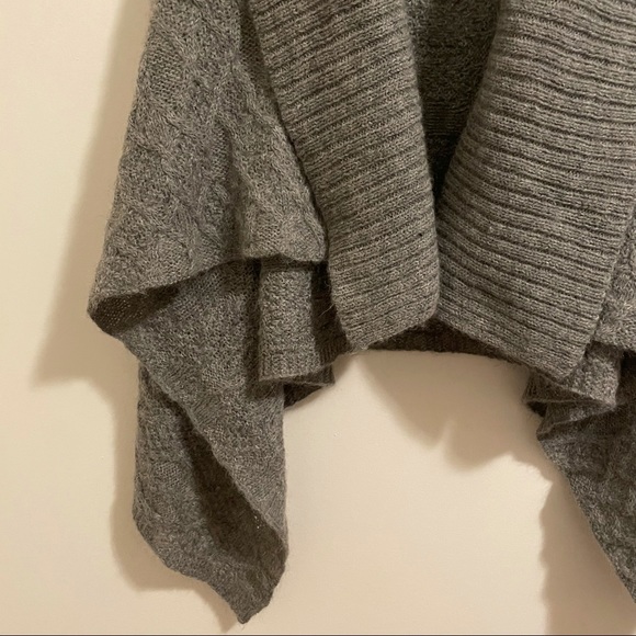 DKNY knit sleeveness open cardigan - Picture 4 of 9